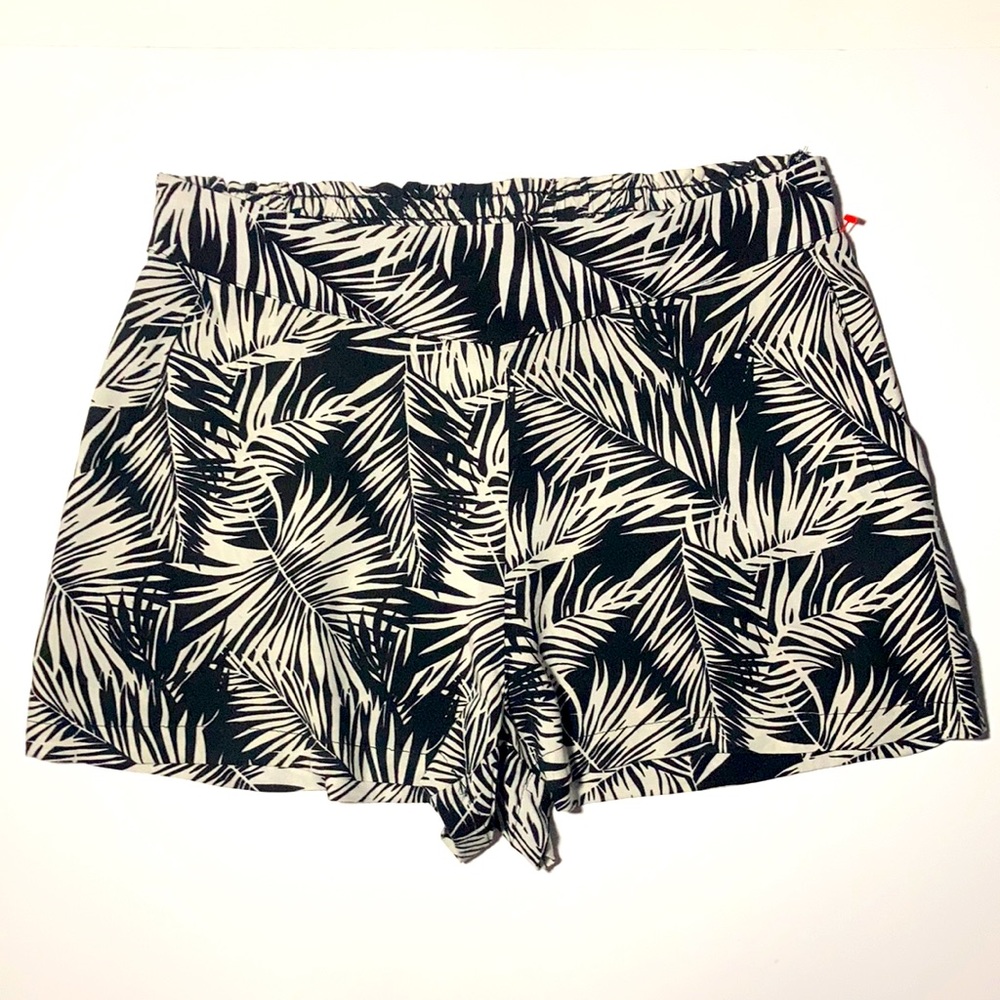 H&M Palm Leaves Pockets Elastic Waist Comfy Shorts